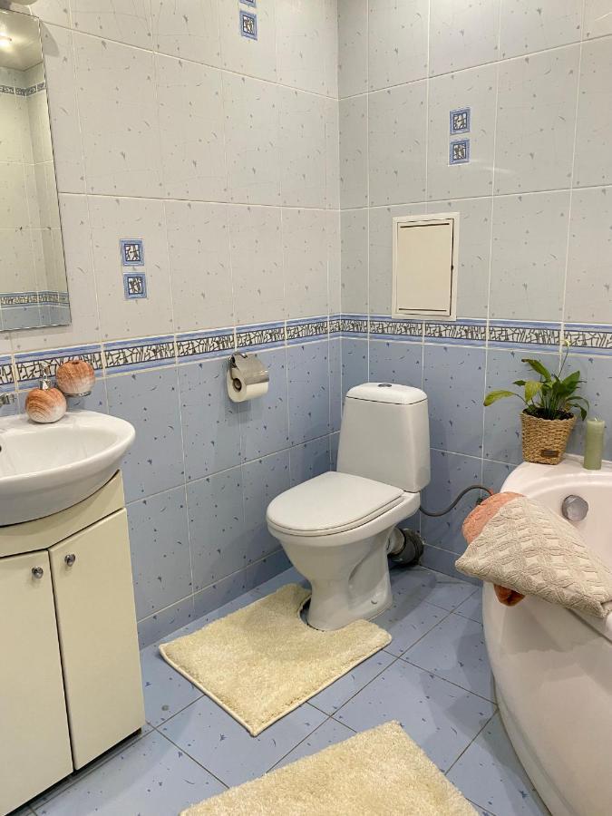 центр. острозького. простора та комфортна. 2 спальні Apartment Ternopil