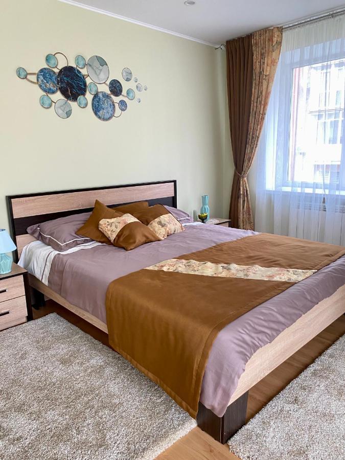 Apartment центр. острозького. простора та комфортна. 2 спальні